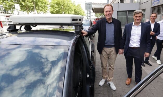 Für freie Radwege: Stadt testet Scanfahrzeug zur Erfassung von Falschparkern