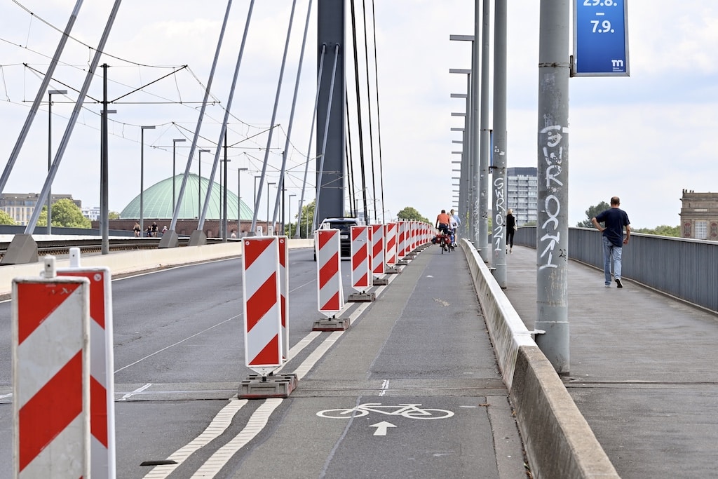 Arbeiten  auf der Oberkasseler Brücke @ Lokalbüro