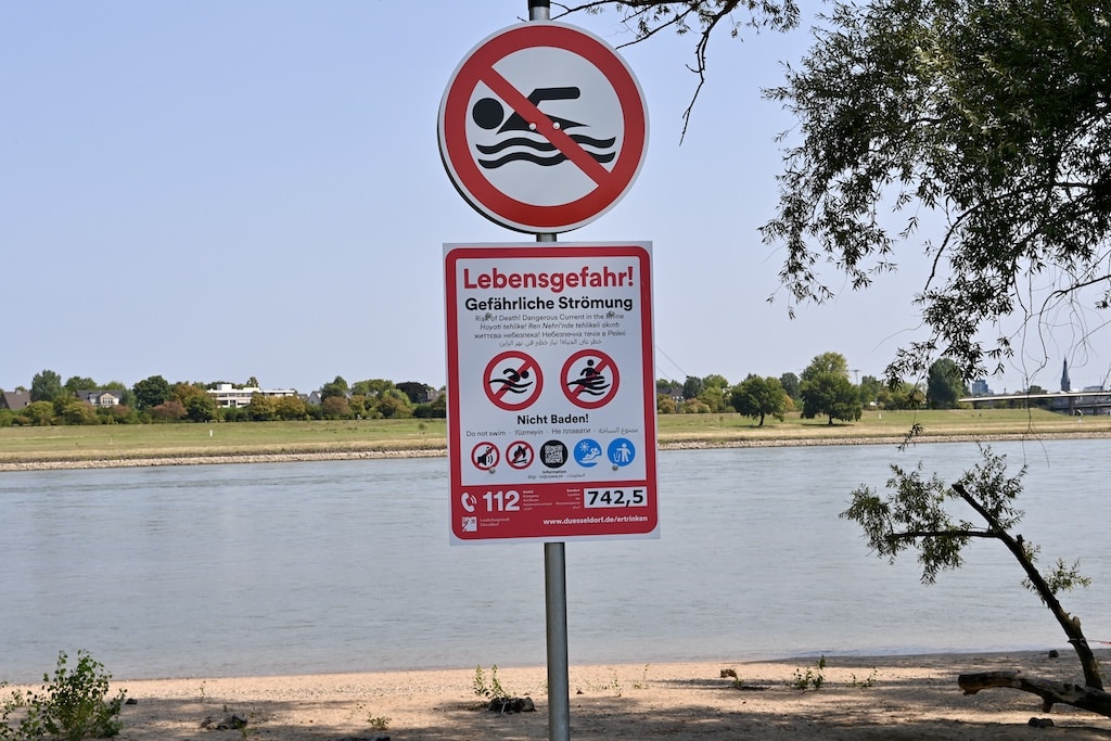 Badeverbotsschilder am "Paradisstrad" © Lokalbüro