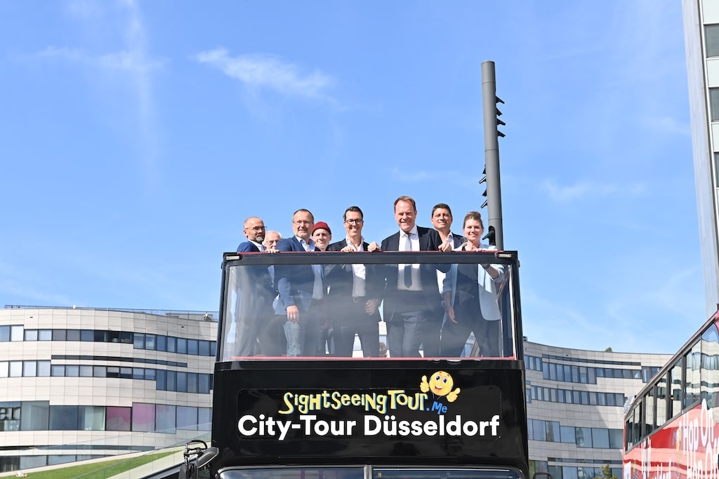 Oberbürgermeister Dr. Stephan Keller, Visit-Geschäftsführer Jens Ihsen und Willms Touristik © Lokalbüro