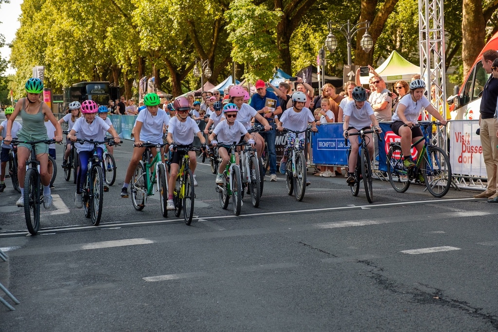 Finale des Petit départ 2025 am 10.8.2025 während des Radrennens Rund um die Kö. Die Preisverleihung übernahm Oberbürgermeister Dr. Stefan Keller. © Landeshauptstadt Düsseldorf / Uwe Schaffmeister