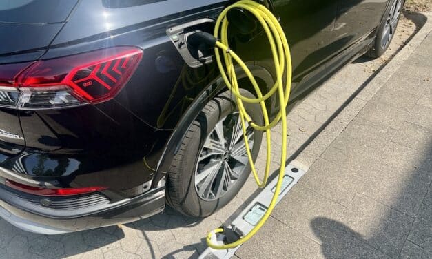 Innovative Ladebordsteine in Düsseldorf: Erfolgreiche Bilanz nach 60 Tagen – neuer Standort in Flingern eröffnet