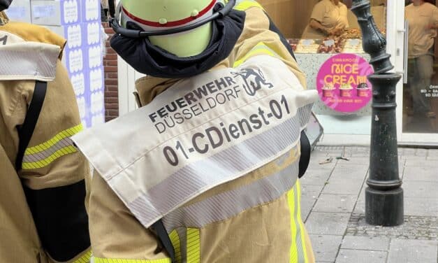 Lkw beschädigt Gaslaterne auf der Flinger Straße – Gasleck schnell abgedichtet