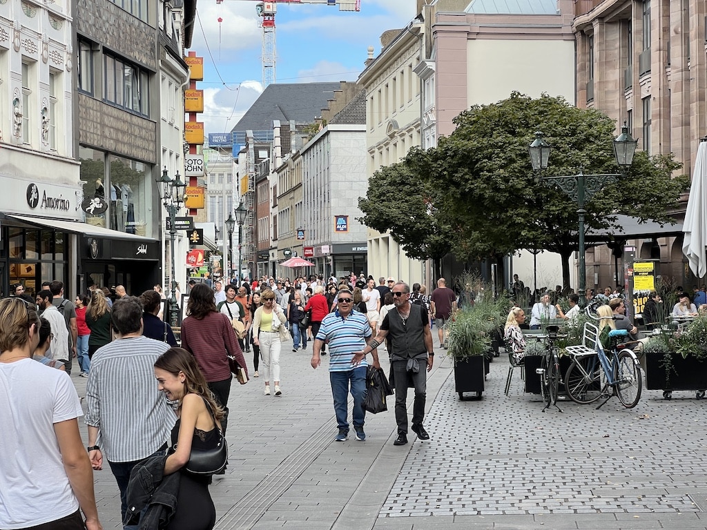 Die Flingerstraße am heutigen "verkaufsoffenen" Sonntag @ Lokalbüro