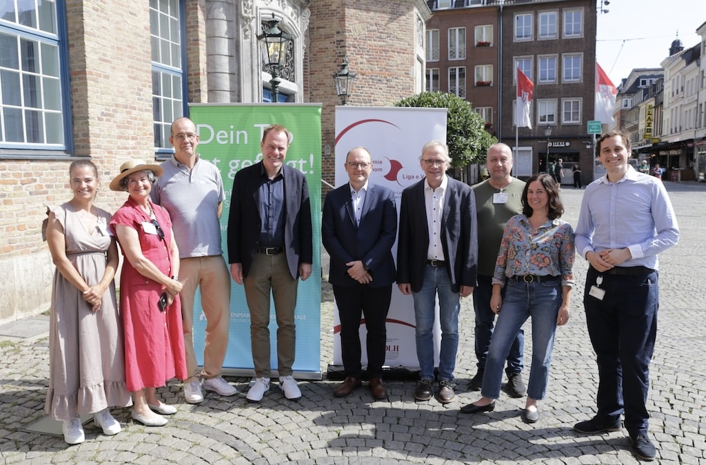Typisierungsaktion zur Stammzellenspende auf dem Rathausvorplatz: Oberbürgermeister Dr. Stephan Keller hat sich am Mittwoch, 20. August 2025, © Landeshauptstadt Düsseldorf/Ingo Lammert