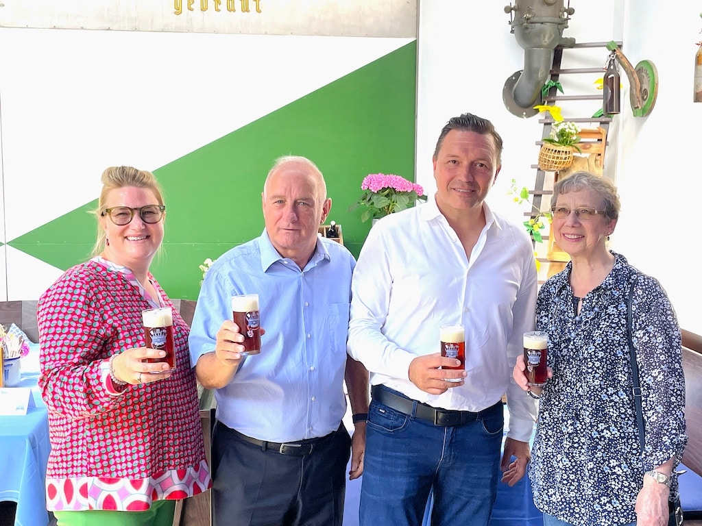 (v.l.) Thea Ungermann, Vizebaas Manfred Castor, Oliver Wilmering und Baas Hildegard Dahmen