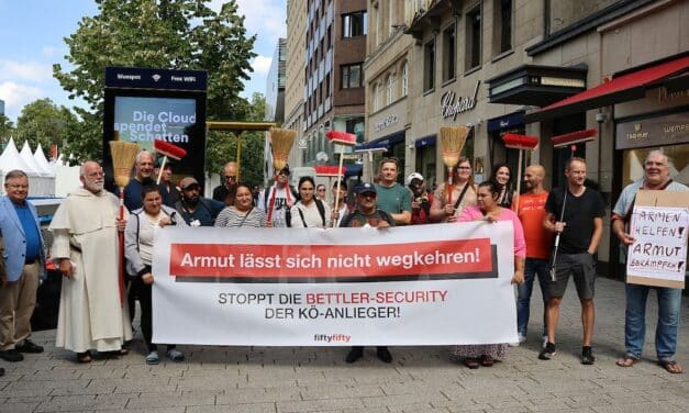Protest auf der Königsallee: Streit um Verdrängung obdachloser Menschen