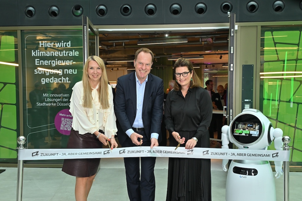 v.l.  Rheinbahn-Vorständin Annette Grabbe , Oberbürgermeister Dr. Stephan Keller und Stadtwerke-Vorständin Dr. Charlotte Beissel © Michael Lübke