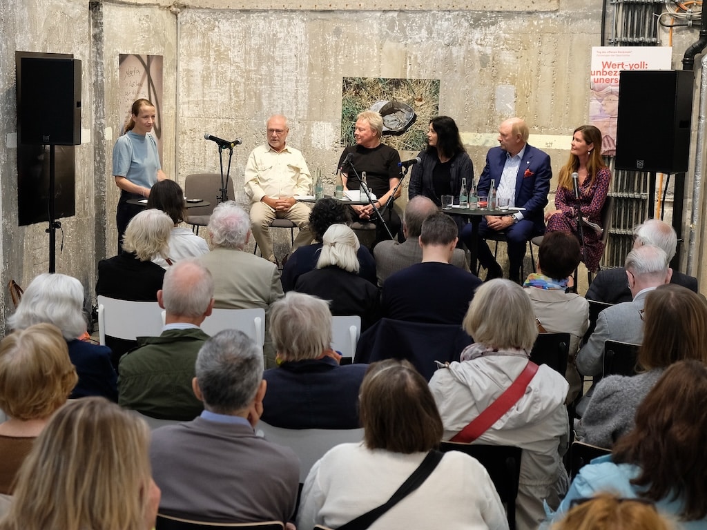 Podiumsgespräch zum Thema "Denkmäler. Engagement. Wert-voll: unbezahlbar o-der unersetzlich?" im Rahmen der feierlichen Eröffnung des Tages des offenen Denkmals 2025 © Landeshauptstadt Düsseldorf/Wilfried Meyer