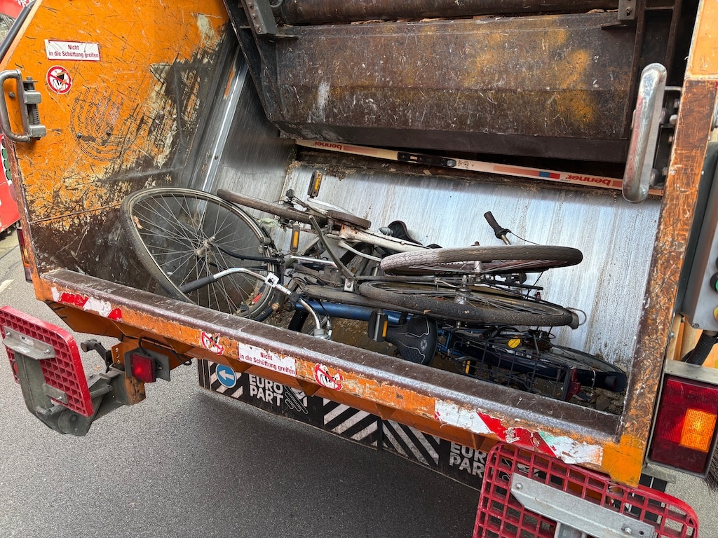 Schrotträder, die im Rahmen einer Schwerpunktaktion eingesammelt wurden © Landeshauptstadt Düsseldorf