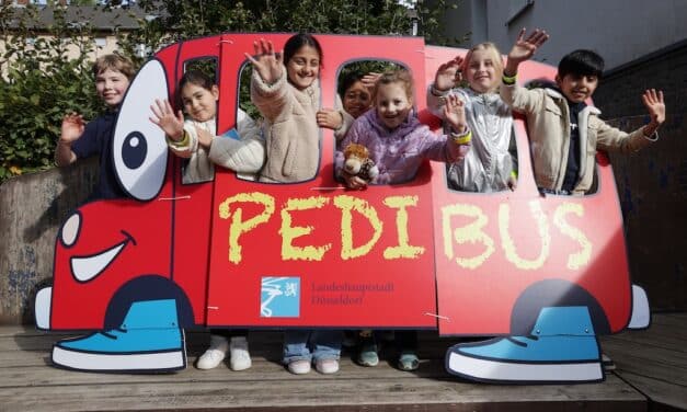 Zu-Fuß-zur-Schule: Düsseldorfer Grundschulen für Engagement ausgezeichnet