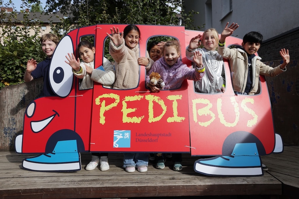 Neben einer Vielzahl von Aktionen wurde von den Schülerinnen und Schülern auch ein Pedibus eine Woche lang getestet.© Landeshauptstadt Düsseldorf/David Young