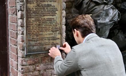 Düsseldorfer Jonges statten Denkmäler mit QR-Codes aus – Geschichte digital erleben