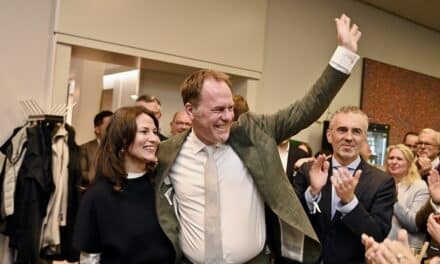 Stephan Keller siegt deutlich – Spannung und Schatten im Düsseldorfer Rathaus