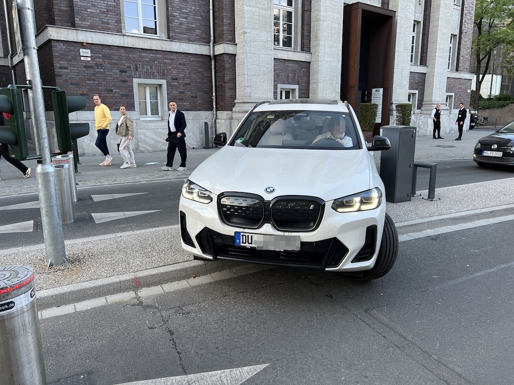 Immer wieder wenden Fahrezeug die keine Zfahrtsberechtigung haben © Lokalbüro