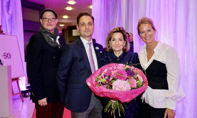 50 Jahre PIO O’KAN: Düsseldorfer Couture-Haus feiert Jubiläum