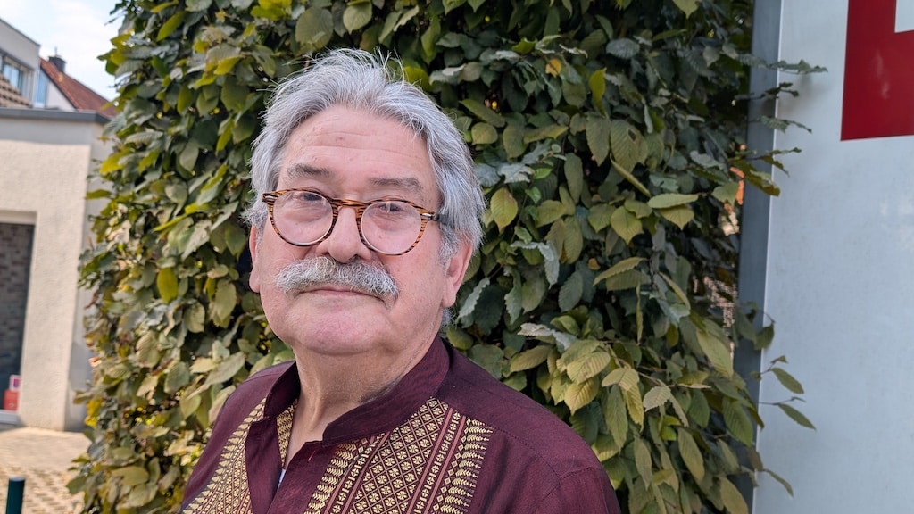 Jürgen Gocht geht mit wachen Augen durch die Stadt © Gabriele Schreckenberg