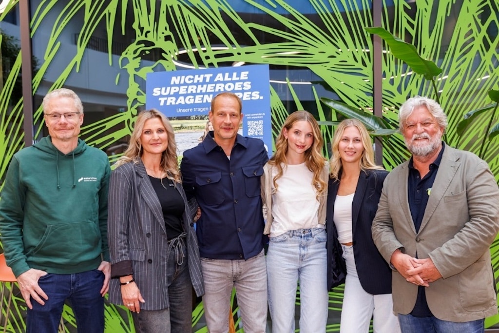 v.l.: Oliver Hummel (CEO Naturstrom AG), Alexandra Stammberger (Head of Sales waschies GmbH), Moderator Tim Niedernolte, Anna Hiltrop (Model und RCU-Botschafterin), Chiara Wirtz (PR & Marketing Manager IMMOFINANZ Deutschland), Joachim Umbach (RCU Initiator) © Isa Foltin/RCU via Getty Images