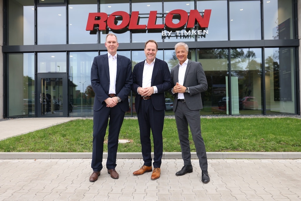 V.l.: CFO Thorsten Dachrodt, Oberbürgermeister Dr. Stephan Keller und CEO Rüdiger Knevels beim Unternehmen Rollon, das auf Lineartechnik, Teleskopschienen und Antriebssysteme spezialisiert ist. © Landeshauptstadt Düsseldorf / David Young