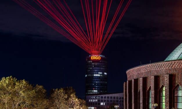 Lichtspektakel über Düsseldorf: „Comet of Europe“ erleuchtet den Himmel erneut