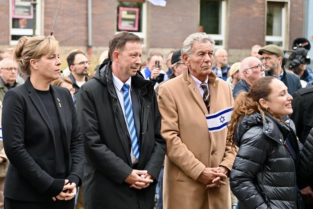 Vize-Ministerpräsidentin Mona Neubaur, Stadtdirektor Burkhard Hintzsche sowie der städtische Antisemitismus-Beauftragte Wolfgang Rolshoven © Lokalbüro