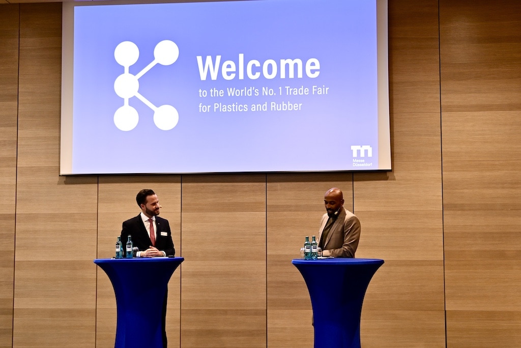 Marius Berlemann, Geschäftsführer der Messe Düsseldorf und Moderator Chris Brow© Lokalbüro