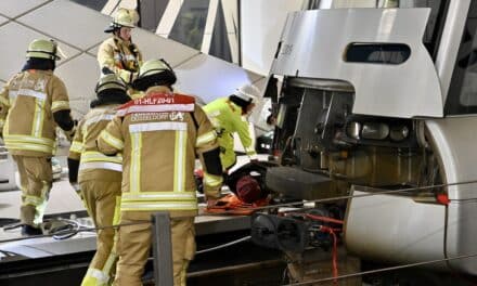 Feuerwehr und Rheinbahn trainieren Ernstfall in Düsseldorfer U‑Bahn