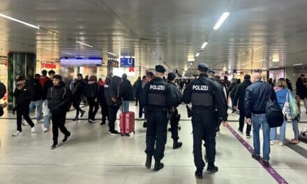 Zivilcourage und schnelles Eingreifen der Bundespolizei verhindern Raub im Düsseldorfer Hauptbahnhof