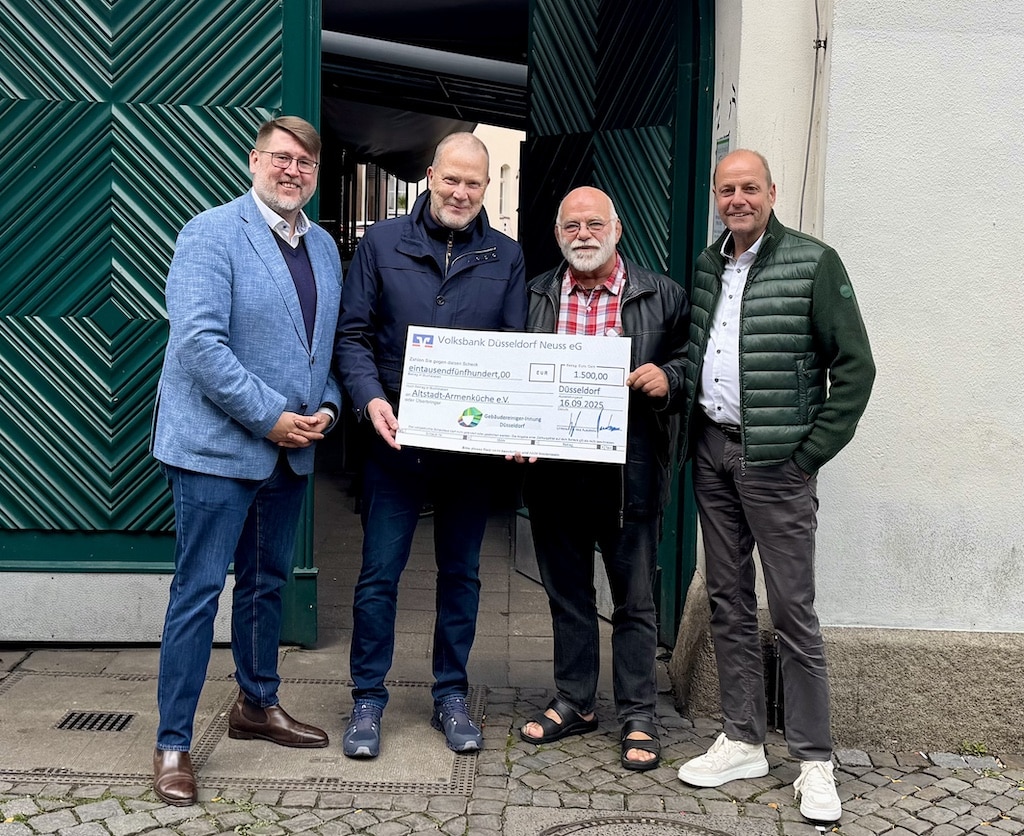 Hauptgeschäftsführer Johannes Kamm, Obermeister Michael Kre-gel, Pater Wolfgang Sieffert und stellv. Obermeister Peter Meiwes (v.l.n.r.)
© KH