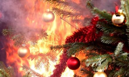 Echte Kerzen im Advent: Feuerwehr Düsseldorf warnt vor steigenden Brandgefahren