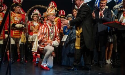 Kürung in den Rheinterrassen: Marcus I. und Venetia Nicole übernehmen das närrische Amt