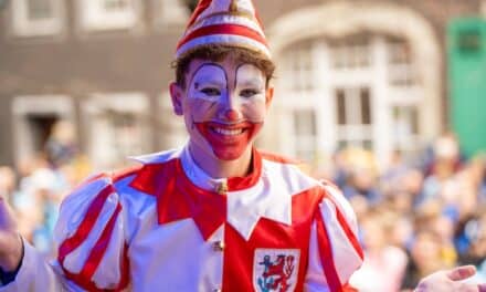 Kinder-Hoppeditz feiert närrisches Erwachen vor großer Kulisse