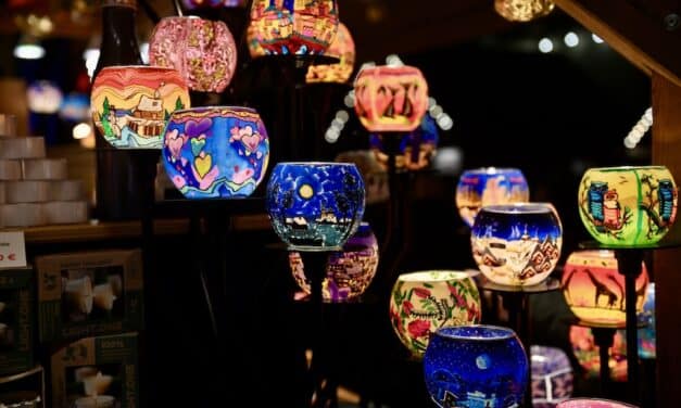 Vereinsvielfalt zur Adventszeit erkunden — Die Weihnachtshütte kehrt zurück