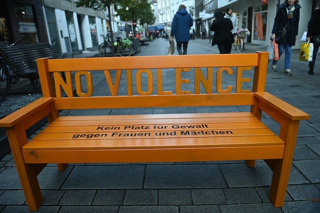 Alle vier Minuten erlebt eine Frau Gewalt durch ihren Partner oder Ex-Partner © Lokalbüro