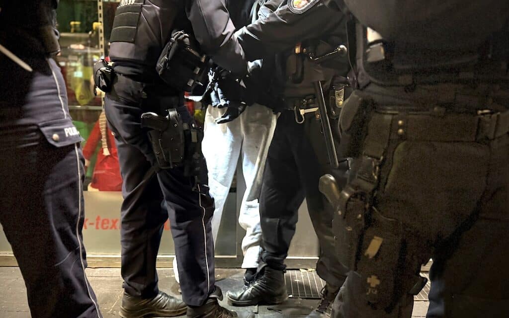 Filmreife Flucht über die Fassade: Einbrecher in der Stadtmitte gestellt