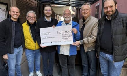 Spendenübergabe an die Altstadt-Armenküche: Düsseldorfer Narrencollegium zeigt Herz für Bedürftige