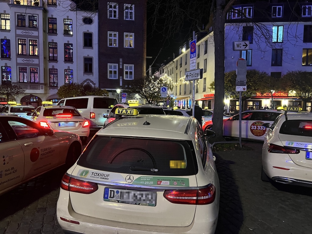 Taxencaos am Burgplatz © Lokalbüro