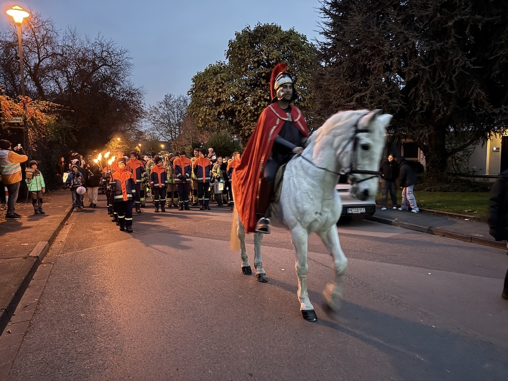 St. Martin hoch zu Ross. In Wittlaer ist er in diesen Tagen im Dauereinsatz © St. Sebastianus Bruderschaft Wittlaer 1431 e.V.