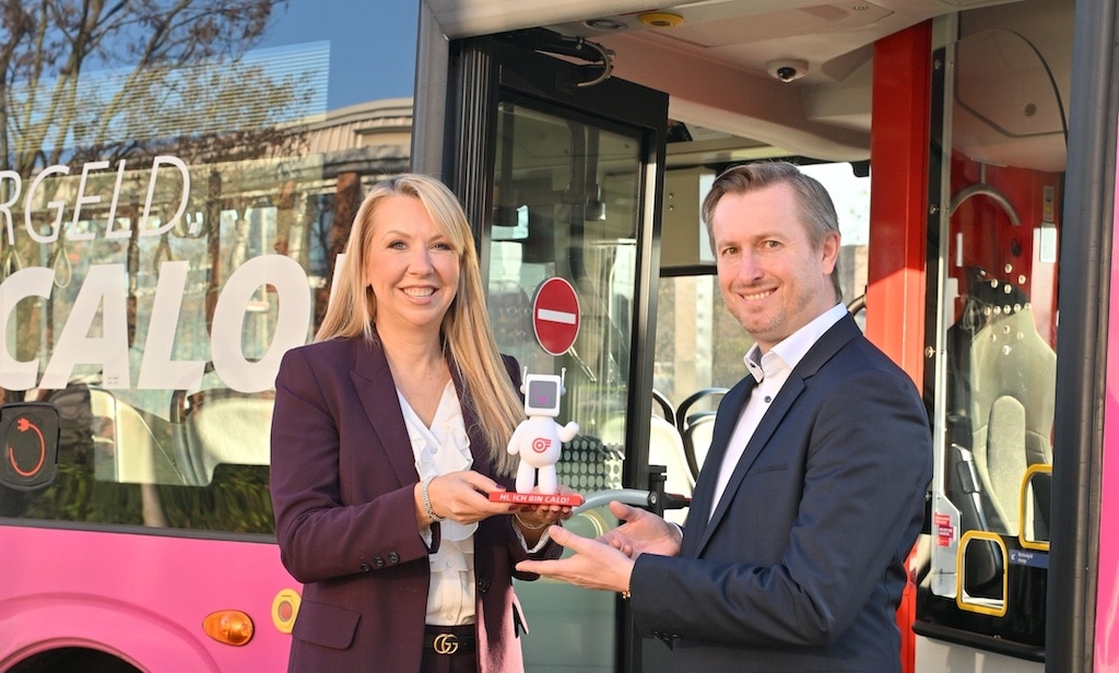 Rheinbahn-Vorständin Annette Grabbe und Daniel Ott, Geschäftsführer krauth technology, freuen sich über die Zusammenarbeit. © Rheinbahn Düsseldorf