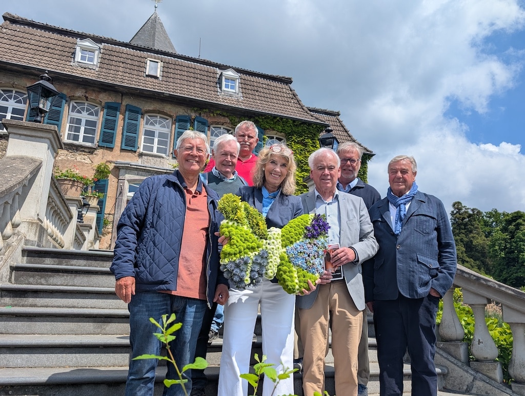 Bei der großen Feier zu 50 Jahren Kommunaler Neuordnung auf Schloss Linnep in Breitscheid im Sommer waren dabei (vl): Dr. Hans-Georg Hillenbrand, Gast aus Ratingen, Ferdinand Wolff, Andrea Lindenlaub, Siegfried Hoymann, Christof Roche, Wolfgang Küppers © Gabriele Schreckenberg