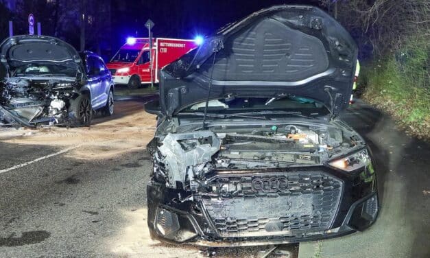 Sieben Verletzte bei Verkehrsunfall in Düsseldorf-Hassels
