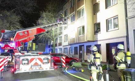 Zimmerbrand in Mehrfamilienhaus auf der Engelbertstraße