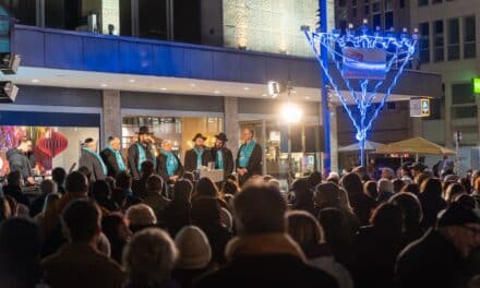 Chanukka-Straßenfest auf der Schadowstraße: Mit Licht ein Zeichen der Solidarität setzen