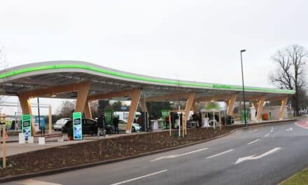 Stadtwerke Düsseldorf eröffnen überdachten Schnell-Ladepark an der Fährstraße