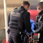 Zivilfahnder stoppen Taschendieb-Trio in der Innenstadt – Senior um 300 Euro erleichtert