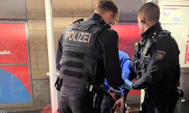 Zivilfahnder stoppen Taschendieb-Trio in der Innenstadt – Senior um 300 Euro erleichtert