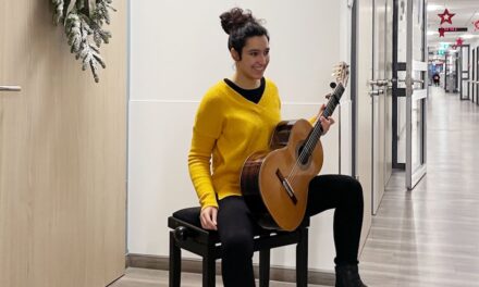 Katalanierin singt für kranke Menschen