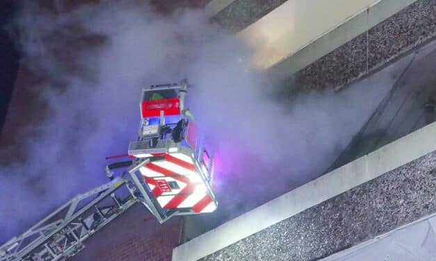 Balkonbrand in Düsseldorfer Hochhaus in der Neujahrsnacht