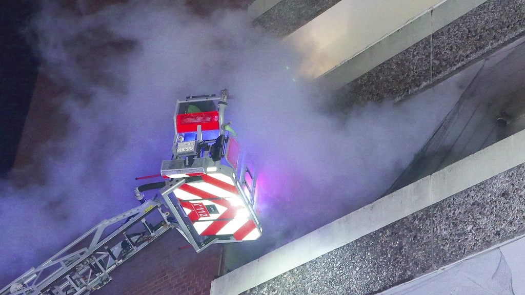 Balkonbrand im 2. Obergeschoss eines Hochhauses © Patrick Schüller