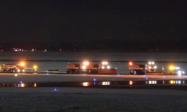 Schneefall bringt Flugverkehr in Düsseldorf zeitweise ins Stocken